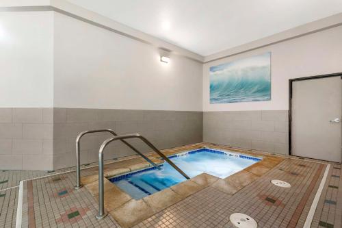 Best Western Plus Des Moines West Inn & Suites - 전망