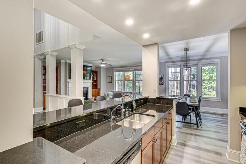 Lake Oconee Condo Walk to Boat Ramp in Greensboro, USA