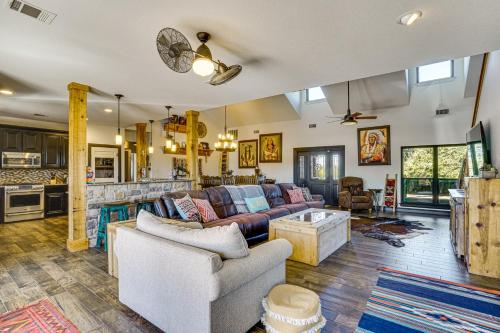 Hot Tub and Fire Pit Possum Kingdom Lake Retreat! in Strawn, USA
