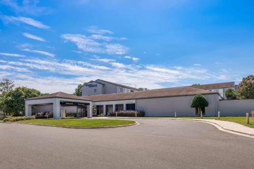 Buitenkant, Sonesta Select Charlotte University Research Park near UNC Charlotte Botanical Gardens