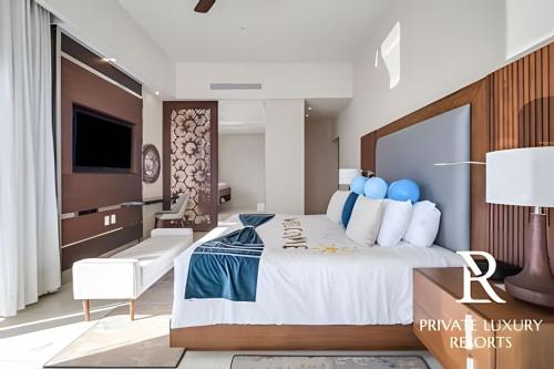 Junior Suite Ocean View - Villa La Valencia in Cabo San Lucas, Mexico