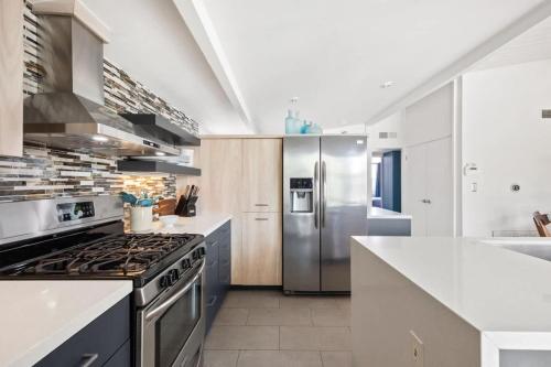 Club 915 Getaway- Pool BBQ and Pet Friendly in Palm Springs, USA