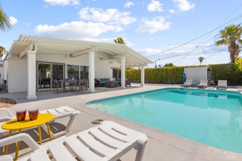 Club 915 Getaway- Pool BBQ and Pet Friendly in Palm Springs, USA