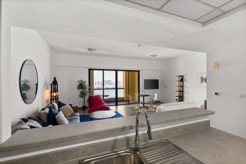 Full Sea View - Spacious & Newly Renovated Studio in JBR, Dubai (photo 9)