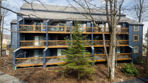 Timbers Lodge 57 with Wintergreen Advantage in Wintergreen, USA