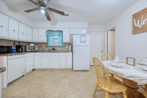 Columbus Cabin Wooded Retreat W Large Yard - image 8