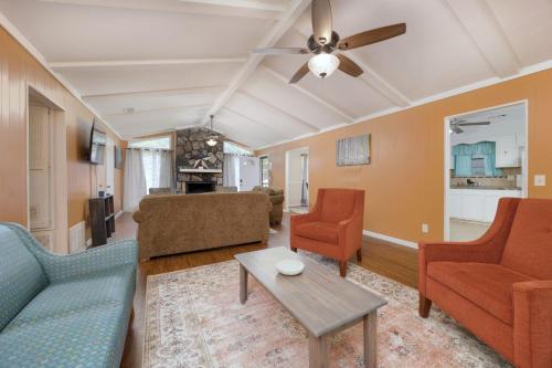 Columbus Cabin Wooded Retreat W Large Yard in Windsor Park