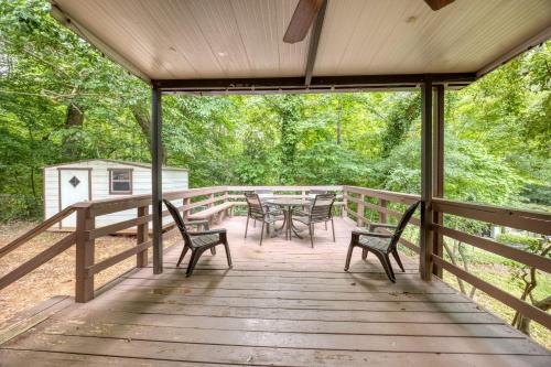 Columbus Cabin Wooded Retreat W Large Yard in Windsor Park