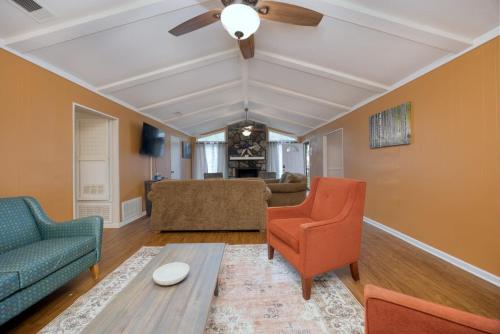 Columbus Cabin Wooded Retreat W Large Yard in Windsor Park