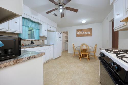 Columbus Cabin Wooded Retreat W Large Yard in ويندسور بارك