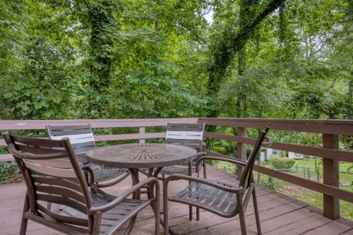 Columbus Cabin Wooded Retreat W Large Yard in ويندسور بارك