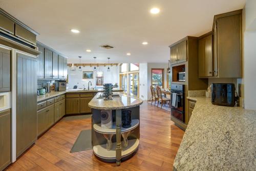 ‘Simple Life Ranch’ w/ Hot Tub & Sauna in Keene! in Golden Hills (CA)