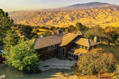 ‘Simple Life Ranch’ w/ Hot Tub & Sauna in Keene! in Golden Hills (CA)