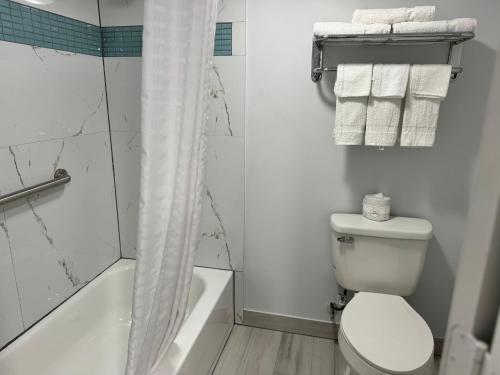 Continental Inn and Suites - image 14