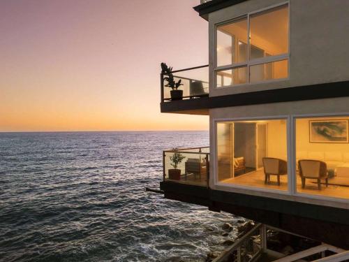 Stunning Ocean Front Malibu Home in Malibu, USA