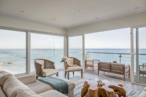Stunning Ocean Front Malibu Home in Malibu, USA