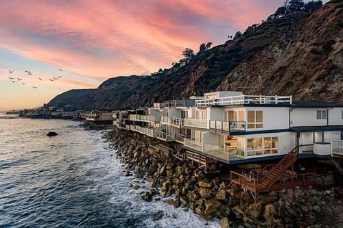 Stunning Ocean Front Malibu Home in Malibu, USA