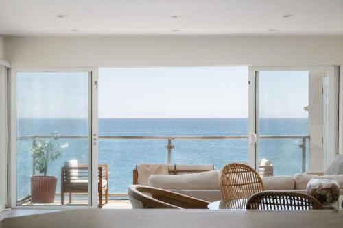 Stunning Ocean Front Malibu Home in Malibu, USA