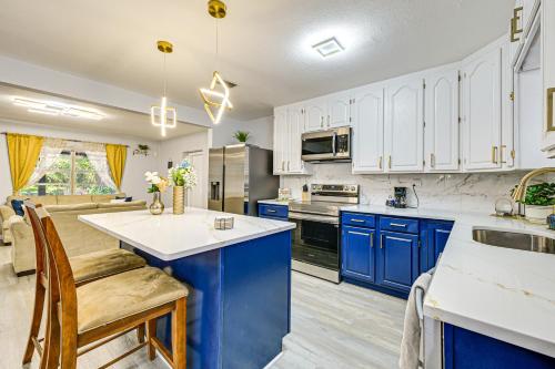 3 Mi to USF Chic Home with Yard in Tampa! in Tampa, USA