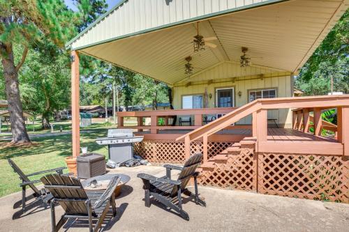 Lake Palestine Home with Boat Dock and View! in Chandler, USA