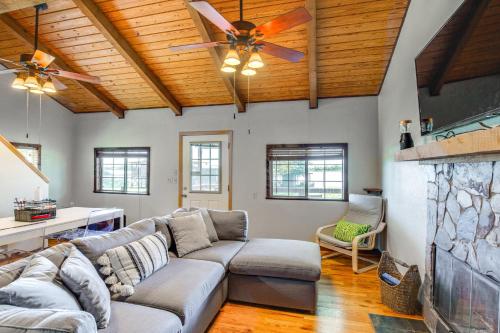 Lake Palestine Home with Boat Dock and View! in Chandler, USA