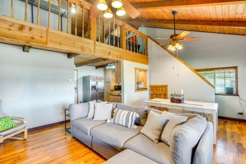 Lake Palestine Home with Boat Dock and View! in Chandler, USA