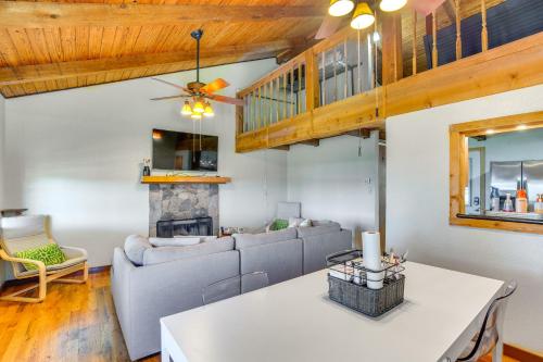 Lake Palestine Home with Boat Dock and View! in Chandler, USA