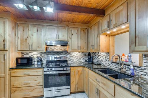 Lake Palestine Home with Boat Dock and View! in Chandler, USA