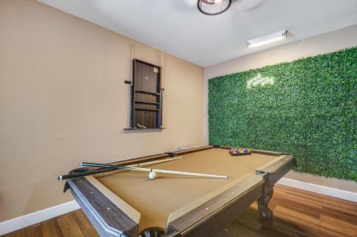 11 Mi to South Beach: Home w/ Screened Porch! – khách sạn tại Miami Springs