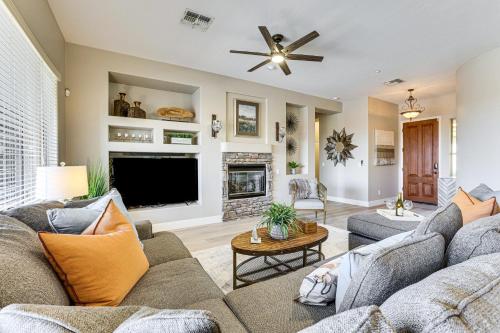 Anthem Oasis with Pool, Hot Tub and Golf Course View in แอนเทม