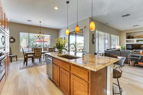 Anthem Oasis with Pool, Hot Tub and Golf Course View in แอนเทม