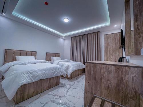 Twin Room image 8