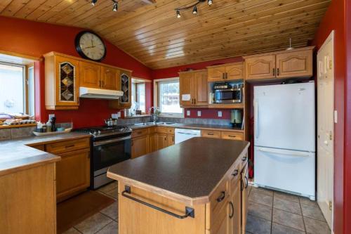 Konyha, The Sentinel in Mirror Lake (BC)