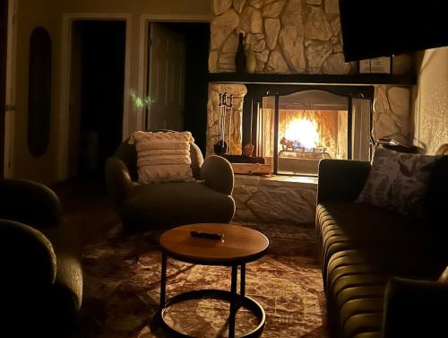 Bear Nest - Cozy 2 bedroom House adjacent to National Forest with Deck BBQ Fireplace, Sugarloaf (fotografie 3)