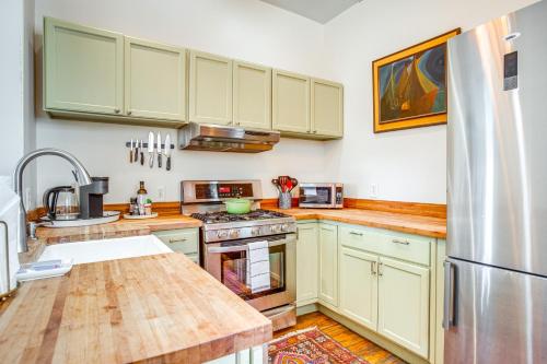 1 Mi to Downtown, Walkable Home in Denver with Yard in Denver, USA