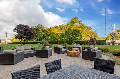 บริการและสิ่งอำนวยความสะดวก, โรงแรมเบสต์ เวสเทิร์น พลัส นอร์ท ชอร์ (Best Western Plus North Shore Hotel) in เดนเวอร์ (MA)