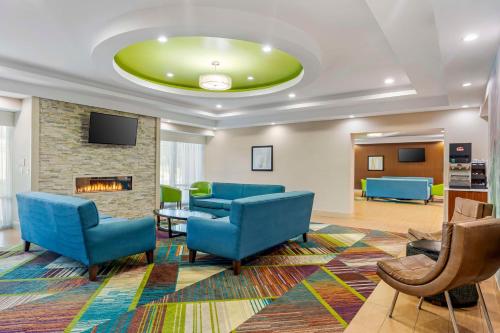 ห้องส่วนกลางสำหรับนั่งเล่น/ดูทีวี, โรงแรมเบสต์ เวสเทิร์น พลัส นอร์ท ชอร์ (Best Western Plus North Shore Hotel) in เดนเวอร์ (MA)