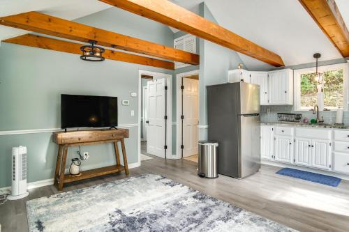 Waterfront Cape Cod Cottage on Peters Pond Waterfront Cape Cod Cottage on Peters Pond