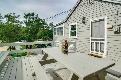 Waterfront Cape Cod Cottage on Peters Pond Waterfront Cape Cod Cottage on Peters Pond