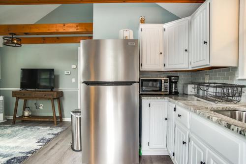 Waterfront Cape Cod Cottage on Peters Pond Waterfront Cape Cod Cottage on Peters Pond