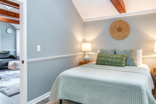 Waterfront Cape Cod Cottage on Peters Pond Waterfront Cape Cod Cottage on Peters Pond