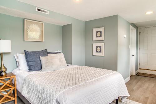 Waterfront Cape Cod Cottage on Peters Pond Waterfront Cape Cod Cottage on Peters Pond