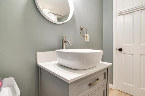 Waterfront Cape Cod Cottage on Peters Pond Waterfront Cape Cod Cottage on Peters Pond