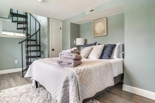 Waterfront Cape Cod Cottage on Peters Pond Waterfront Cape Cod Cottage on Peters Pond