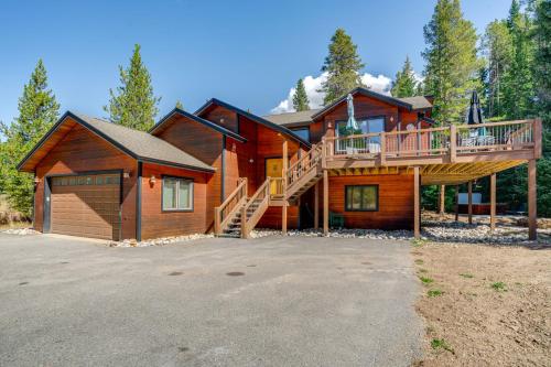5 Mi to Ski Resort Breck Home with Hot Tub!