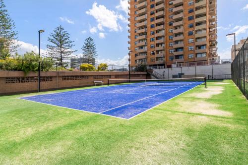 SURFERS PARADISE ABSOLUTE BEACHFRONT WITH VIEWS, HIGH LEVEL 1br Apt - IDEAL FOR COUPLES or 2 PPL TRAVELLING TOGETHER SURFERS PARADISE ABSOLUTE BEACHFRONT WITH VIEWS, HIGH LEVEL 1br Apt - IDEAL FOR COUPLES or 2 PPL TRAVELLING TOGETHER