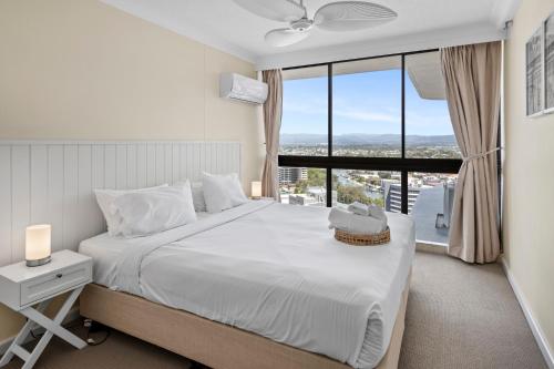 SURFERS PARADISE ABSOLUTE BEACHFRONT WITH VIEWS, HIGH LEVEL 1br Apt - IDEAL FOR COUPLES or 2 PPL TRAVELLING TOGETHER SURFERS PARADISE ABSOLUTE BEACHFRONT WITH VIEWS, HIGH LEVEL 1br Apt - IDEAL FOR COUPLES or 2 PPL TRAVELLING TOGETHER