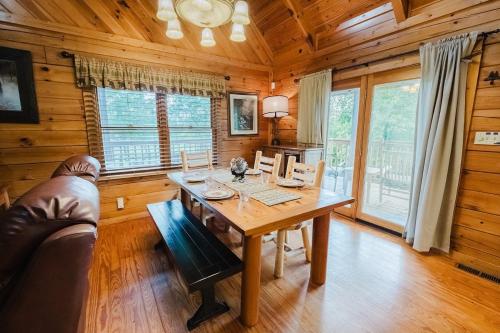 A Dream Come True cabin near Gatlinburg-Pigeon Forge Airport