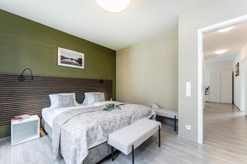 2 bedrooms, 5 beds