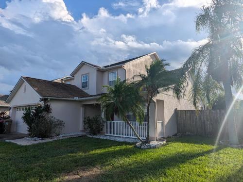 Large lakeside 5 bed villa with private pool in Kissimmee, USA